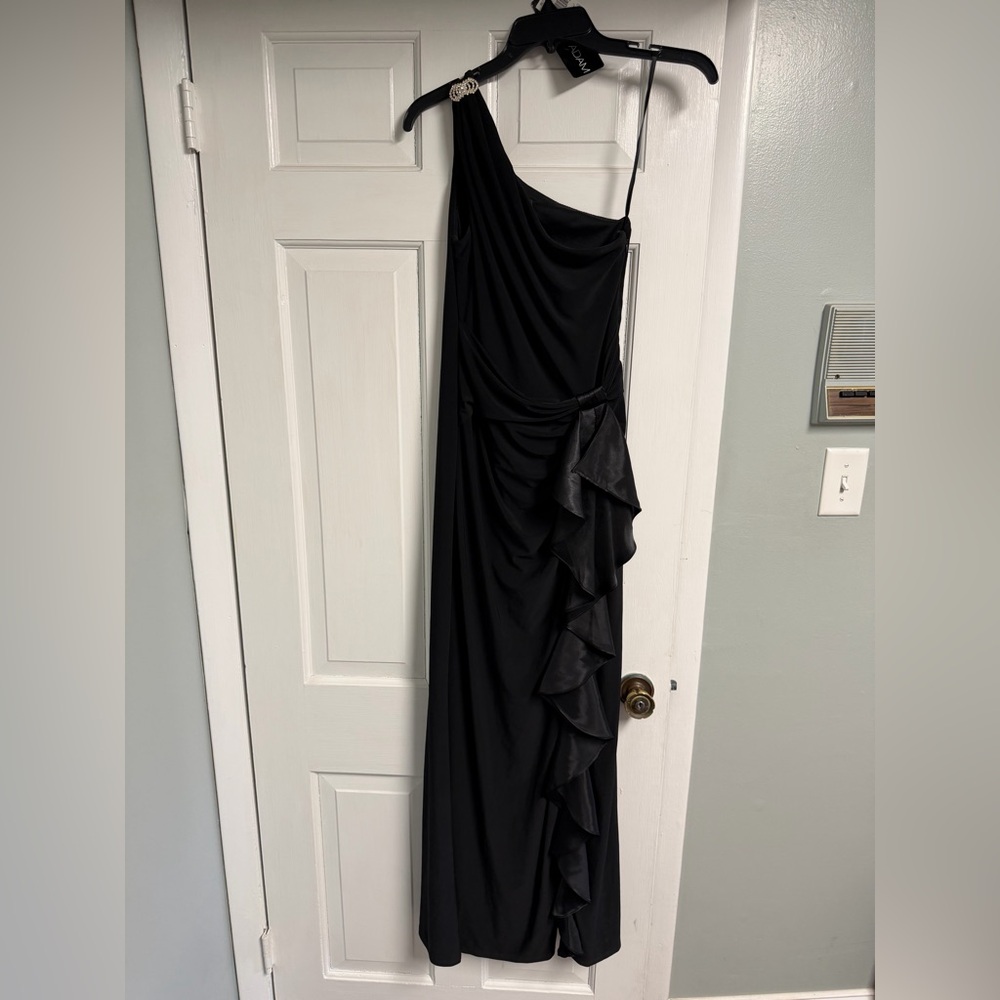 Betsy & Adam Black One-Shoulder Ruffled Evening Gown - size 4 new with tags
